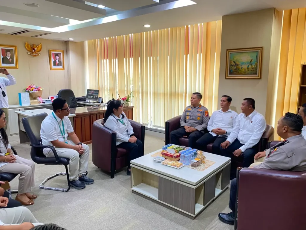 Kapolres Kubu Raya AKBP Rensa S. Aktadivia bertemu manajemen Bandara Internasional Supadio membahas penguatan kerja sama pengamanan dan pencegahan kejahatan lintas batas.
