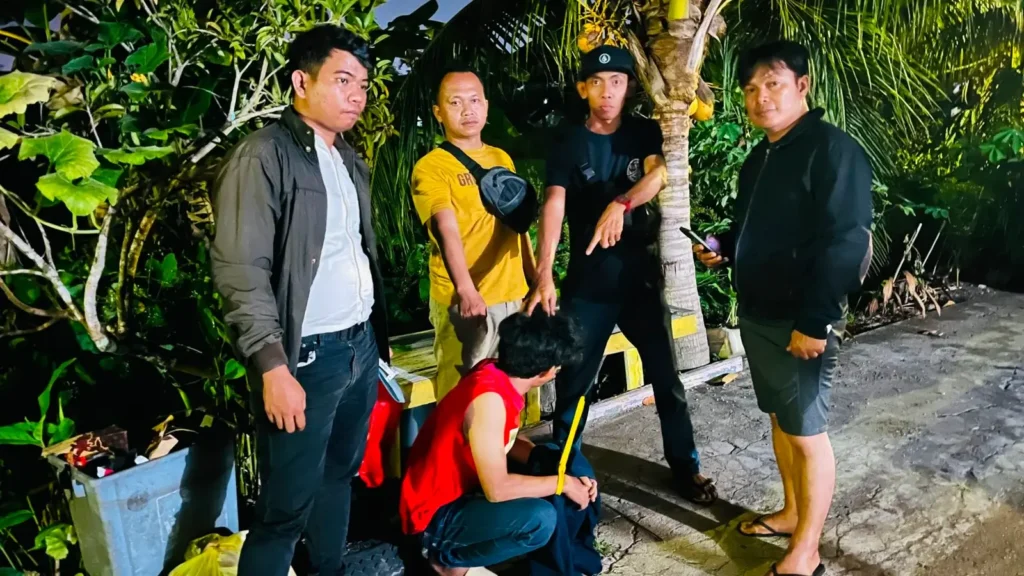 pelaku pencurian baterai litium tower PT Indosat diamankan polisi usai kepergok Ketua RT di Rasau Jaya, Kabupaten Kubu Raya.
