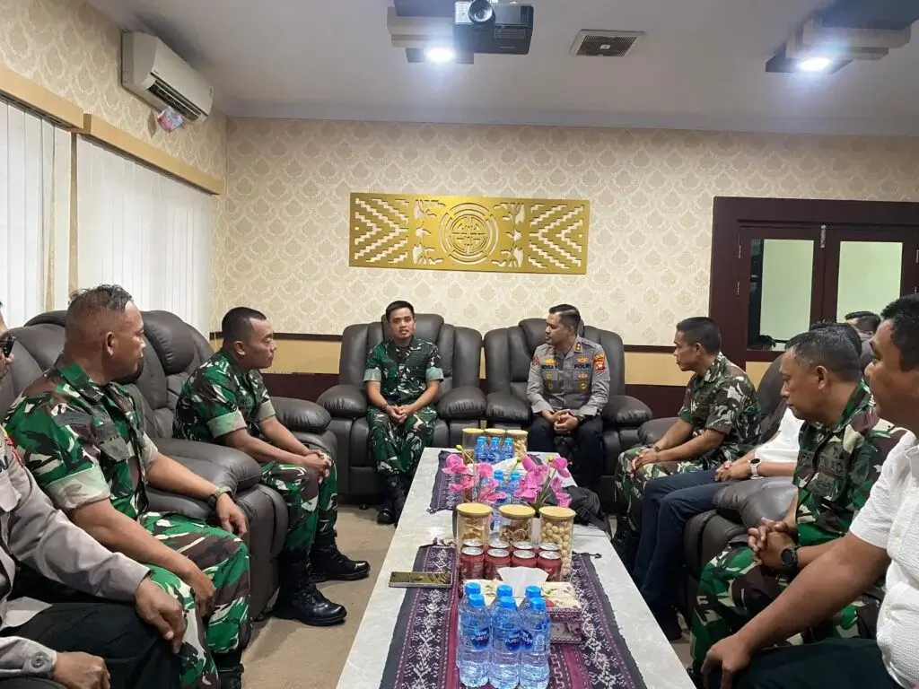 Kapolres Kubu Raya AKBP Rensa S. Aktadivia bertemu Dandim 1207/Pontianak membahas sinergi penanganan karhutla dan penguatan kamtibmas.