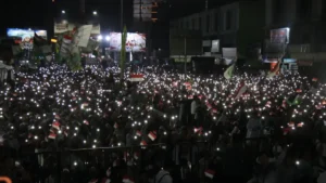 Ribuan jamaah mengikuti Kalbar Bersholawat Merah Putih bersama Habib Syech Assegaf di Jalan Gajah Mada, Pontianak.