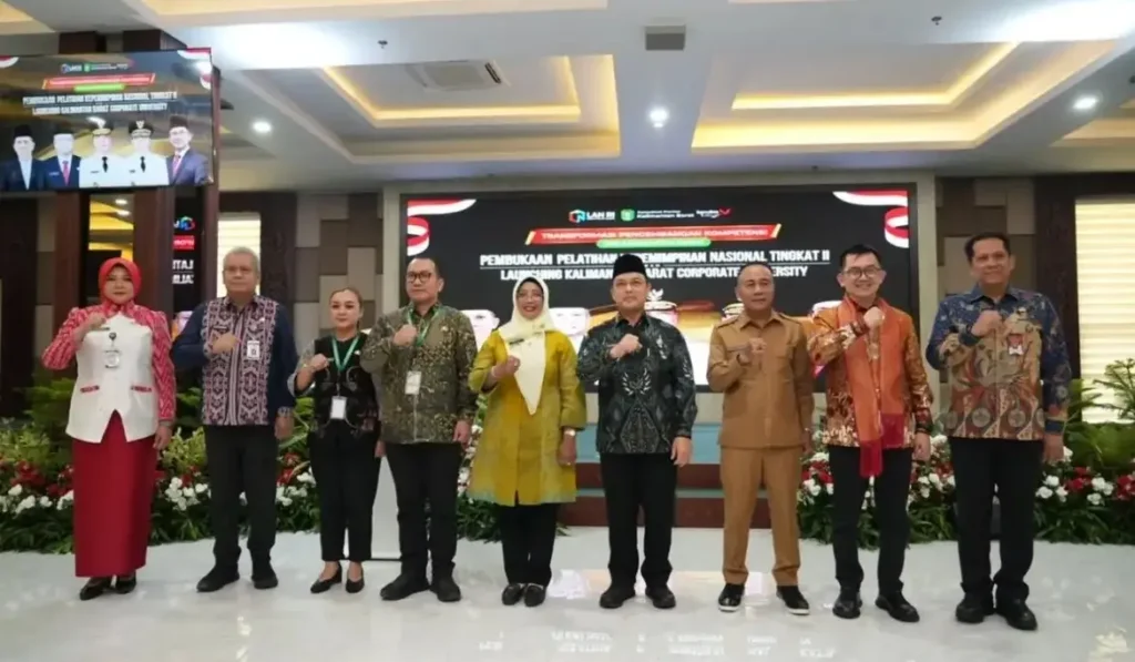 Gubernur Kalbar Ria Norsan saat membuka PKN Tingkat II dan meluncurkan Corporate University Kalbar di Aula Garuda Kantor Gubernur Kalbar.
