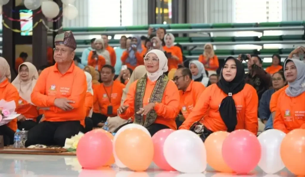 Ketua Forum Anak Kalbar Erlina Ria Norsan saat Peringatan Hari Anak Nasional ke-42 di Kantor Gubernur Kalbar.