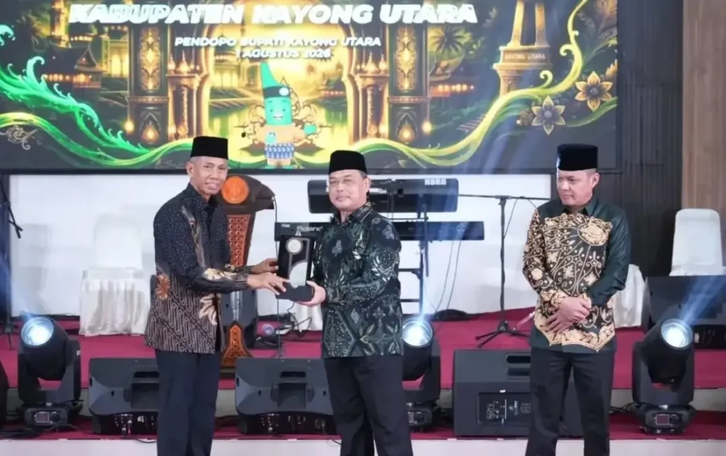 Gubernur Kalbar Ria Norsan menghadiri Malam Ta'aruf MTQ ke-34 Tingkat Provinsi Kalimantan Barat di Pendopo Bupati Kayong Utara.