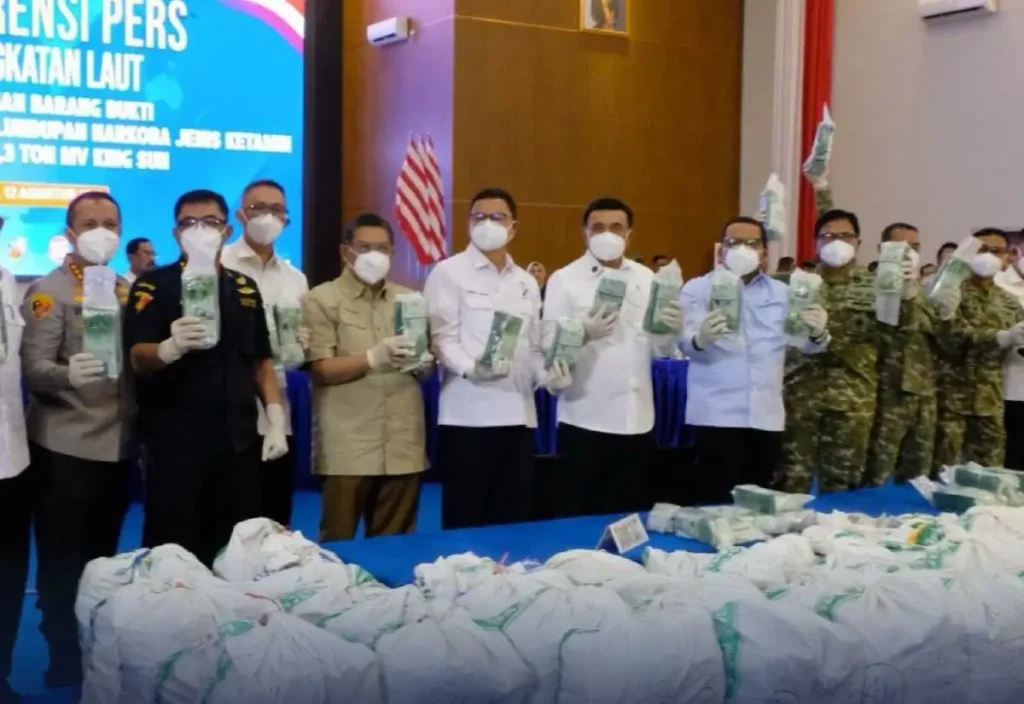 Tim gabungan memusnahkan 1,3 ton ketamin hasil pengungkapan jaringan internasional di Batam.