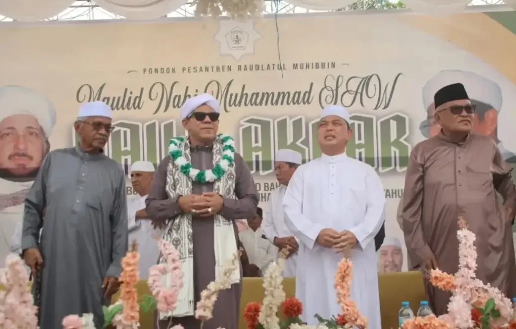 Gubernur Kalbar Ria Norsan menghadiri Maulid Nabi di Pondok Pesantren Raudlatul Muhibbin Pontianak.