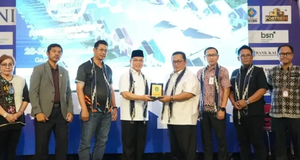 Gubernur Kalbar Ria Norsan membuka REI Kalbar Expo 2026 di Gaia Bumi Raya City Mall, Kubu Raya.