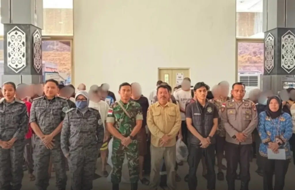 KJRI Kuching mendampingi pemulangan 59 WNI yang dideportasi dari Sarawak melalui Entikong