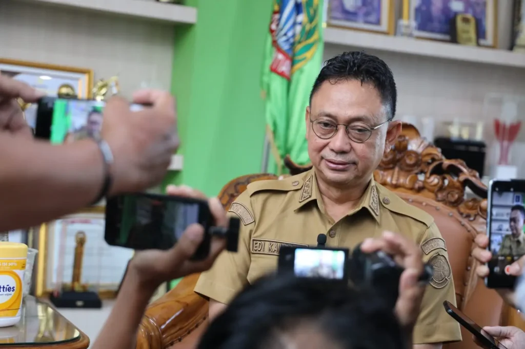 Wali Kota Pontianak Edi Rusdi Kamtono menyampaikan kebijakan pembelajaran daring akibat kabut asap.