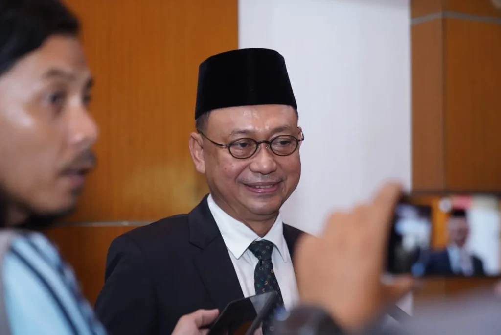 Wali Kota Pontianak Edi Rusdi Kamtono mengimbau warga menghentikan aktivitas saat Detik-Detik Proklamasi.