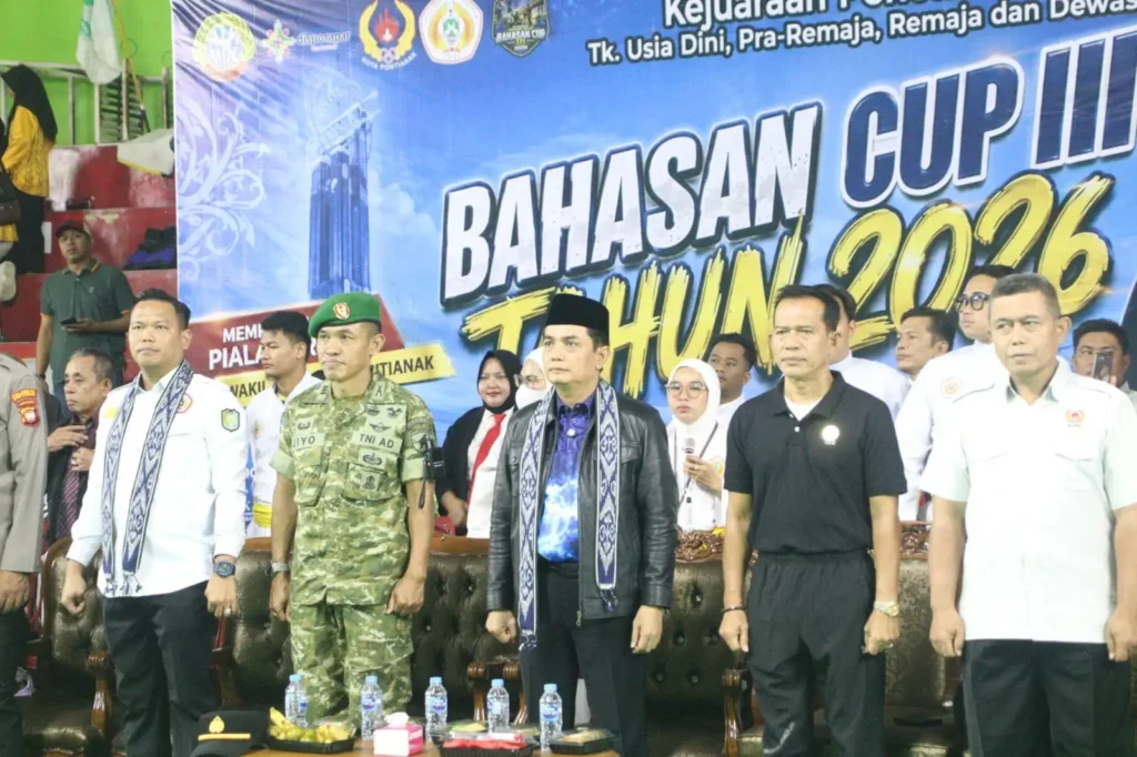 Wakil Wali Kota Pontianak Bahasan membuka Turnamen Pencak Silat Bahasan Cup III di GOR Kota Pontianak.