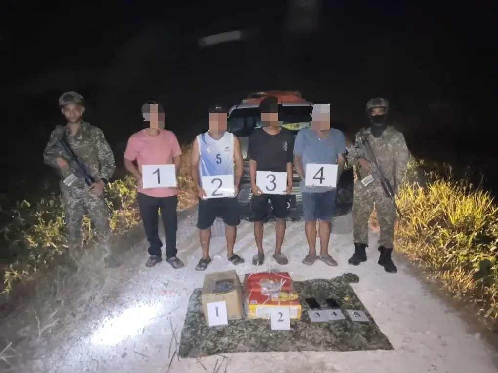Tentara Malaysia menggagalkan penyelundupan barang ke Indonesia melalui jalur ilegal Biawak, Sarawak. (Foto: Suara Sarawak)
