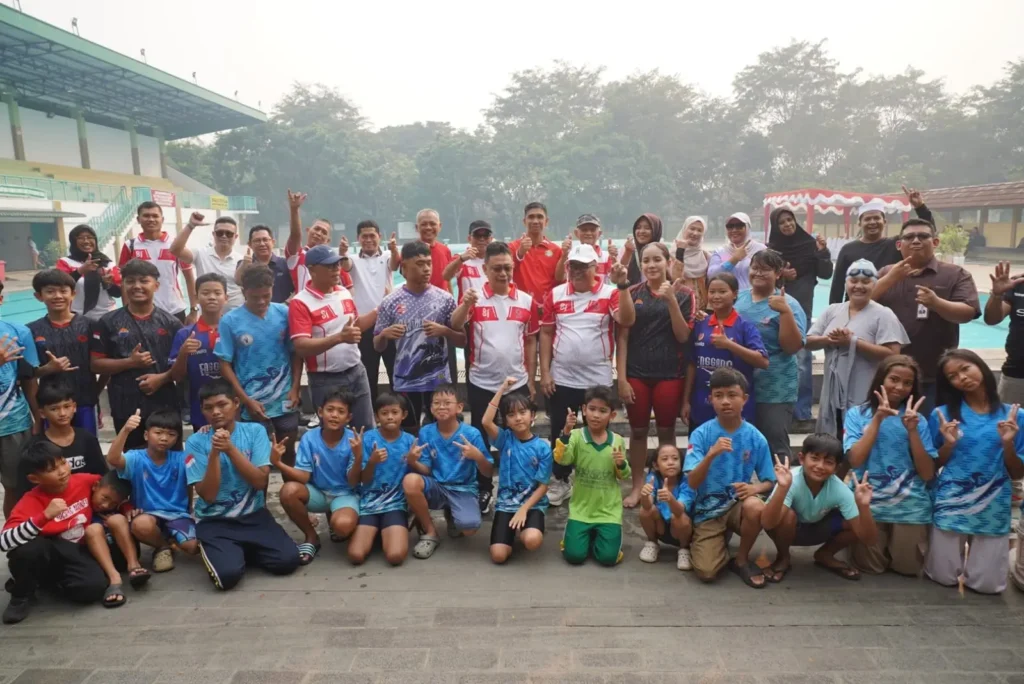 Wali Kota Pontianak Edi Rusdi Kamtono membuka Kejuaraan Renang Antarklub 2026 di Kolam Renang Ampera.