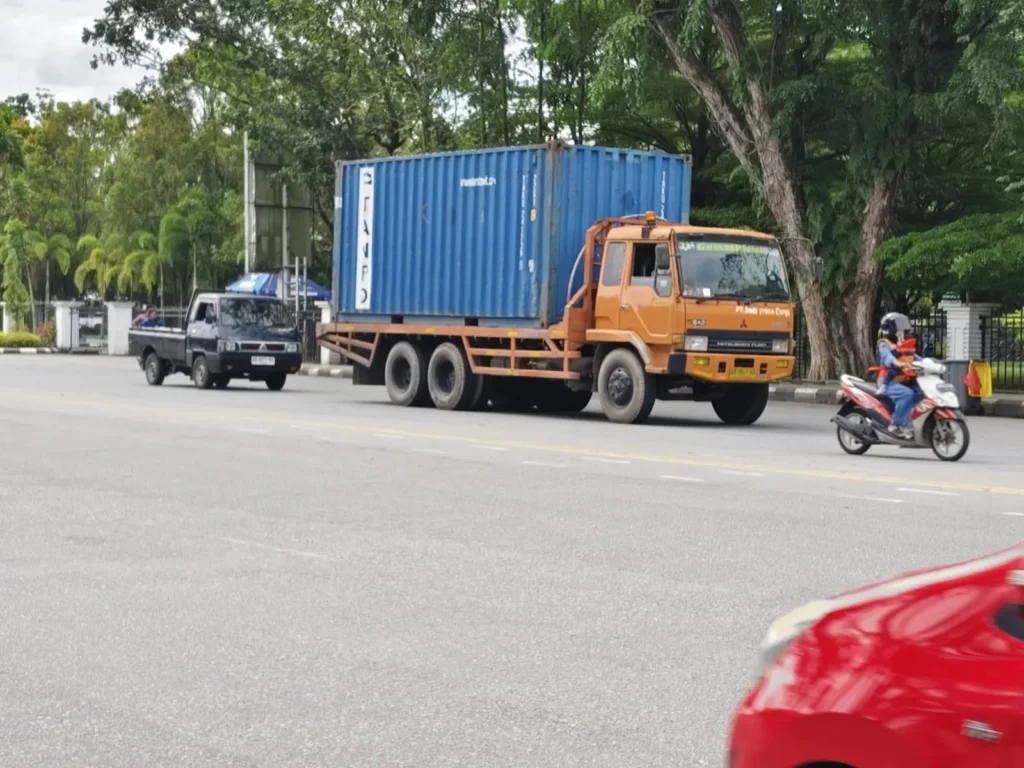 Dishub Pontianak memperkuat pengawasan lalu lintas dan pengaturan kendaraan besar untuk mencegah kecelakaan berulang.