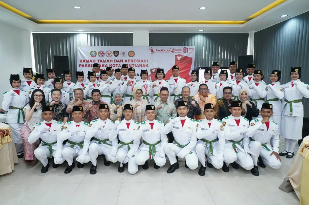 Paskibraka Pontianak menerima apresiasi setelah sukses menjalankan tugas pengibaran Merah Putih.