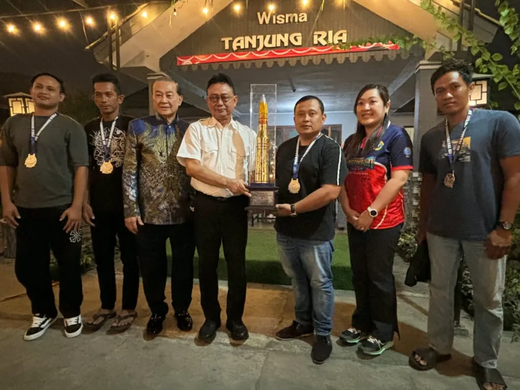 Wali Kota Pontianak Edi Rusdi Kamtono menyampaikan penundaan Dragon Boat Race 2026 akibat kualitas udara buruk dan kabut asap.