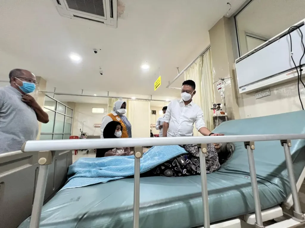 Wali Kota Pontianak Edi Rusdi Kamtono mengecek kesiapan fasilitas kesehatan menghadapi dampak kabut asap dan karhutla, Minggu (30/8/2026).