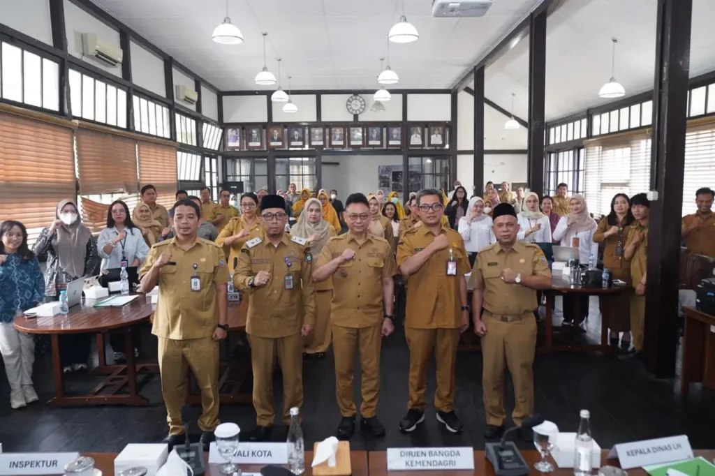 Kemendagri mendorong Pontianak menjadi model pengelolaan sampah berkelanjutan melalui program LSDP di Aula Muis Amin Bapperida Kota Pontianak.