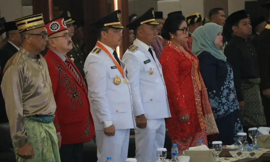 Gubernur Kalbar Ria Norsan bersama jajaran menyaksikan detik-detik Proklamasi HUT ke-81 RI.