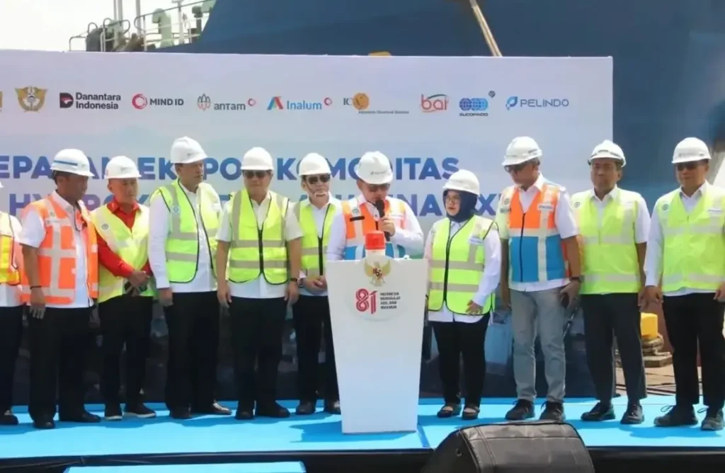 Pelepasan ekspor Alumina Hydroxide dan Alumina Oxide di Pelabuhan Dwikora Pontianak.