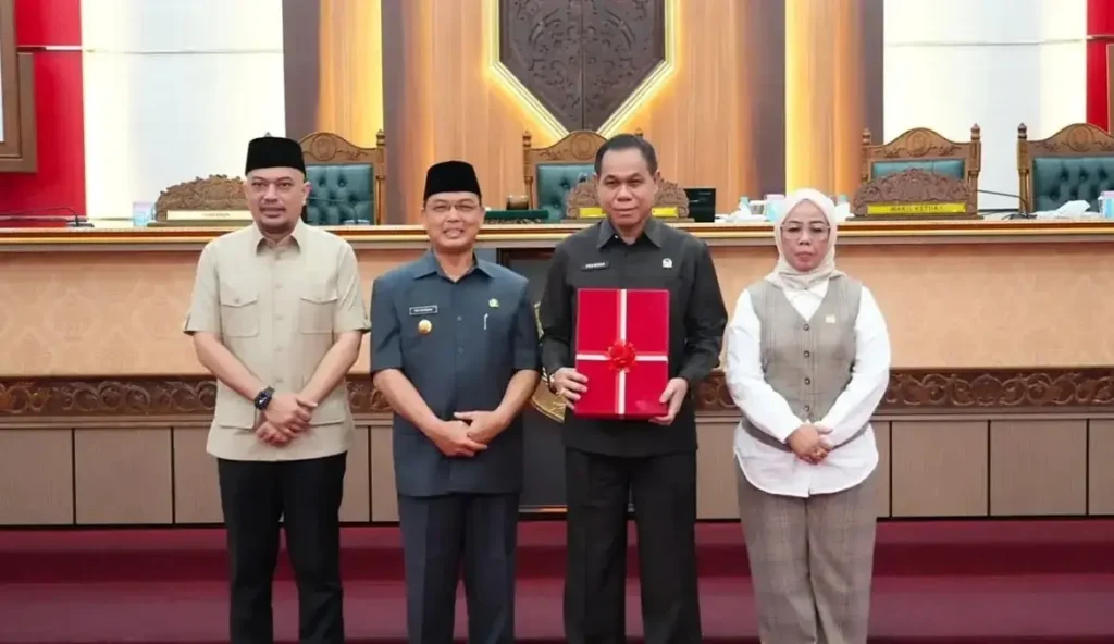 Gubernur Kalimantan Barat Ria Norsan menyampaikan perubahan KUA-PPAS APBD 2026 dalam rapat paripurna DPRD Kalbar.