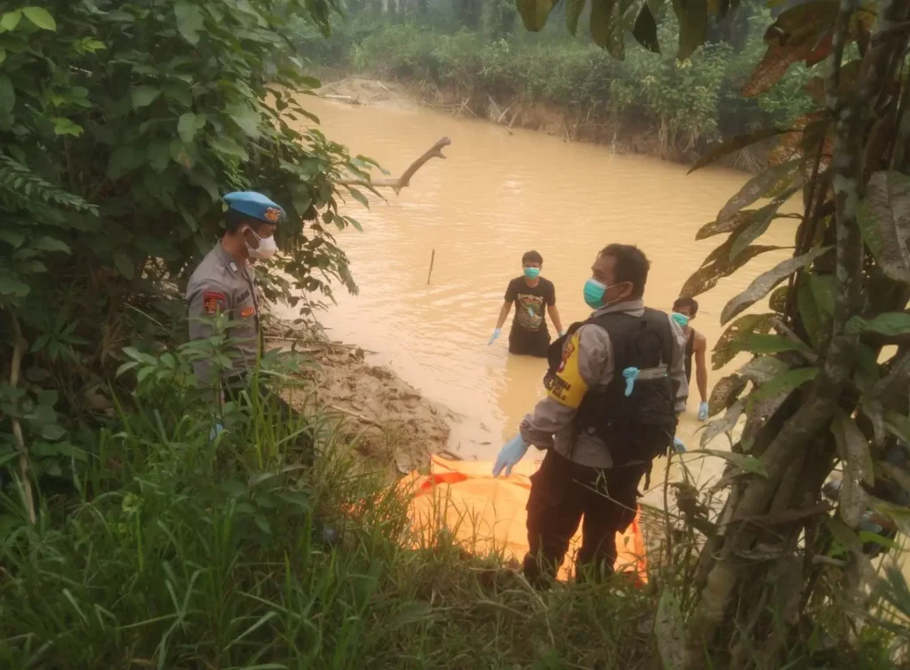 Lansia 83 tahun ditemukan meninggal di Sungai Tayan Sanggau. (Res-Sgu)