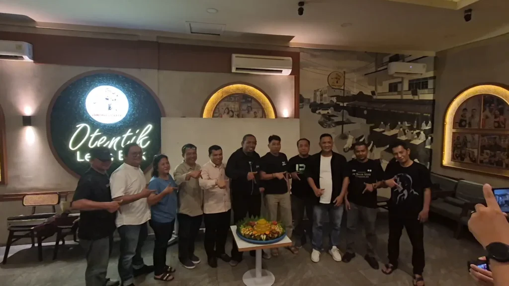 Keluarga besar IJTI Kalbar mengikuti malam syukuran HUT ke-7 di Pontianak.