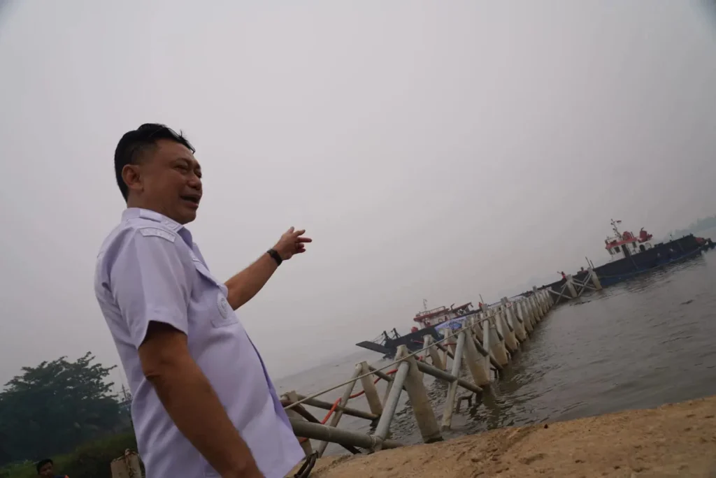 Cadangan air tawar didatangkan ke Pontianak untuk memperkuat pasokan air di tengah intrusi air laut.