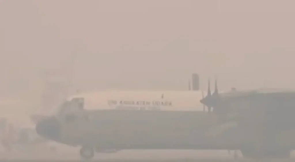 Kabut asap karhutla mengganggu penerbangan di Bandara Supadio Kubu Raya. (Foto: Tangkapan layar youtube.com/@metrotvnews)