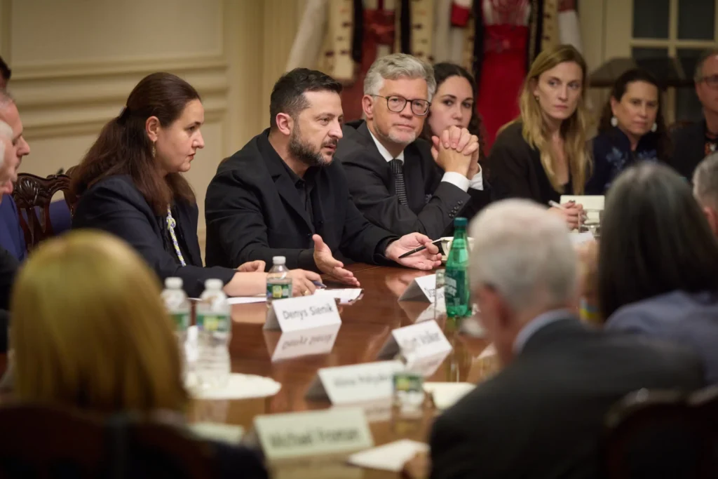 Presiden Ukraina Volodymyr Zelenskyy mengungkap persetujuan Trump terkait produksi rudal Patriot di Ukraina. (foto: x.com/ZelenskyyUa)