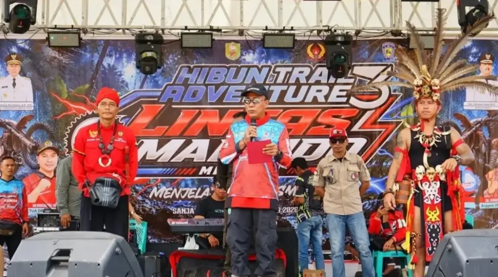 Wagub Kalbar Krisantus Kurniawan menjajal jalur trail dalam ajang Hibun Trail Adventure di Sanggau.