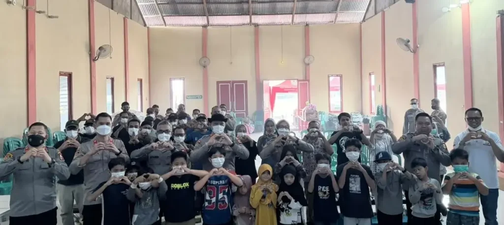 Anak-anak terdampak kabut asap karhutla mendapat trauma healing di Kubu Raya. (Res-KKR)