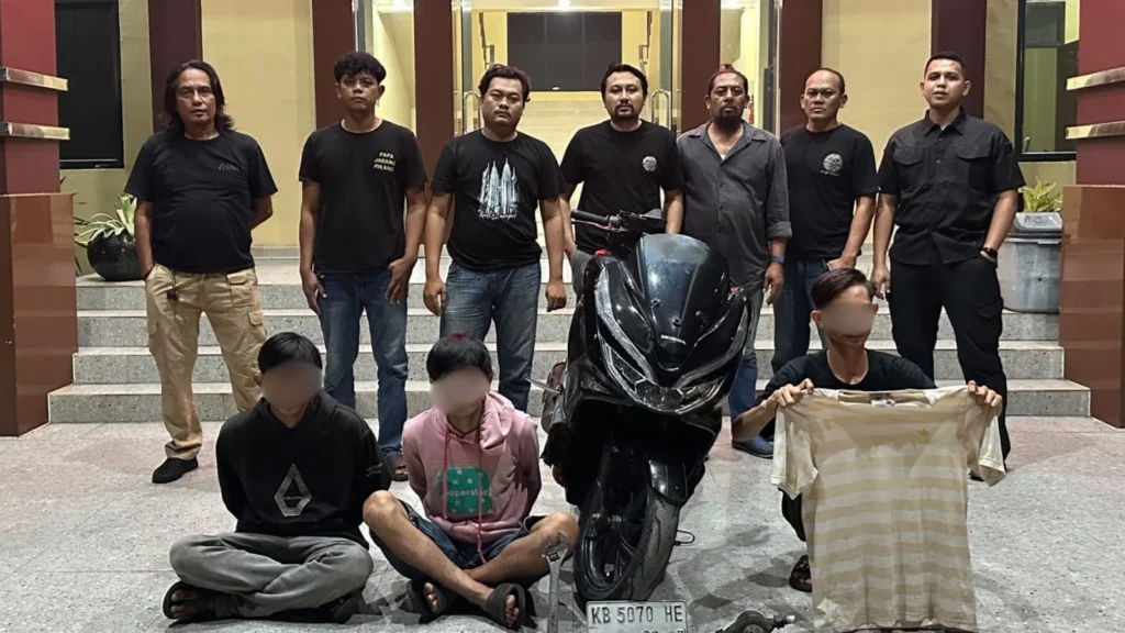 Polres Kubu Raya menangkap tiga terduga pelaku pencurian meteran air PDAM yang diduga beraksi di lima lokasi. (Res-KKR)
