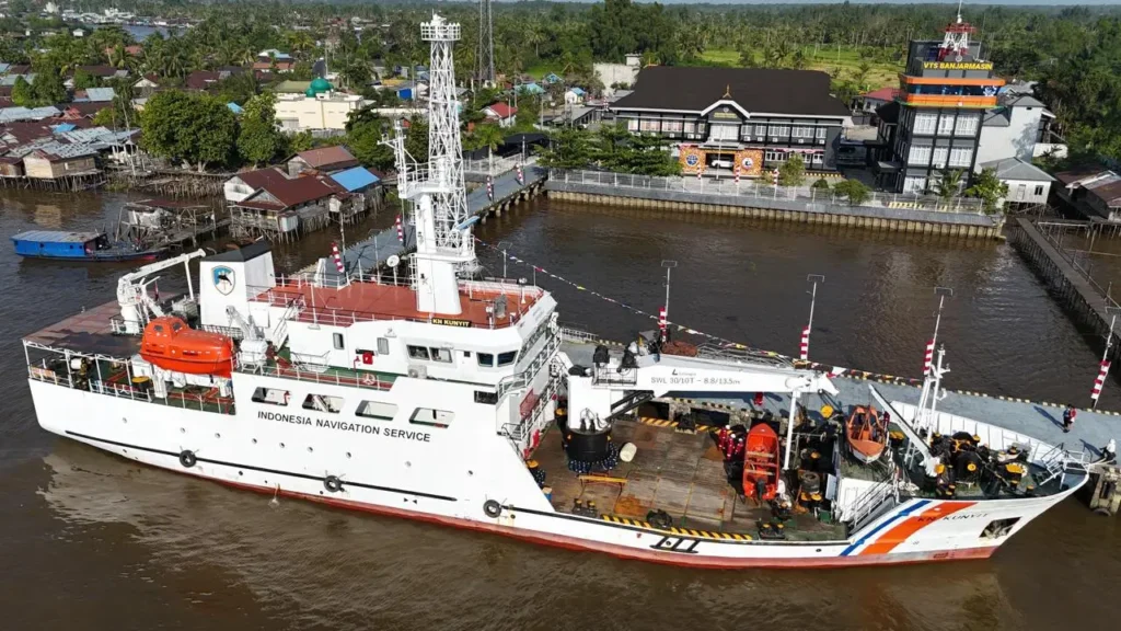Tim SAR mencari korban KMP Virgo Transport 8 pada hari ke-14. (Foto: Kemenhub)