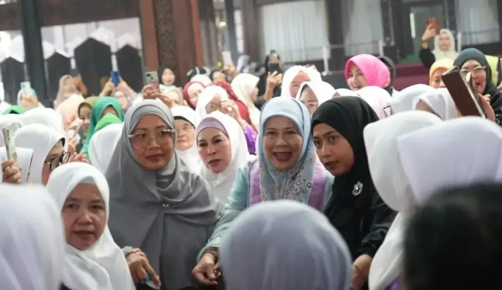 Erlina Ria Norsan menghadiri Safari Dakwah Maulid Nabi di Pendopo Gubernur Kalbar.