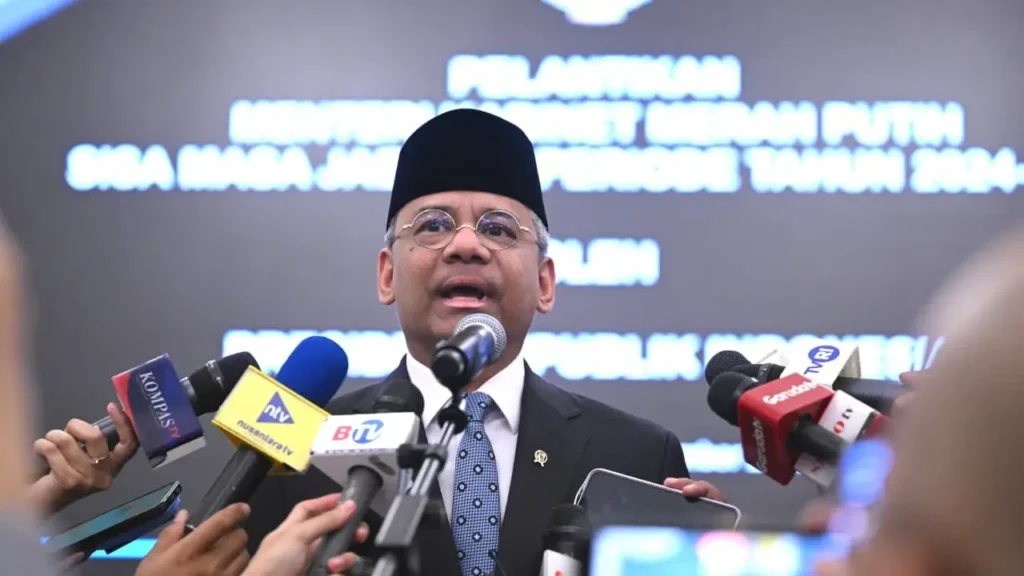 Prabowo Subianto melantik Suahasil Nazara sebagai Menteri Keuangan di Istana Negara. (Foto: BPMI Setpres)