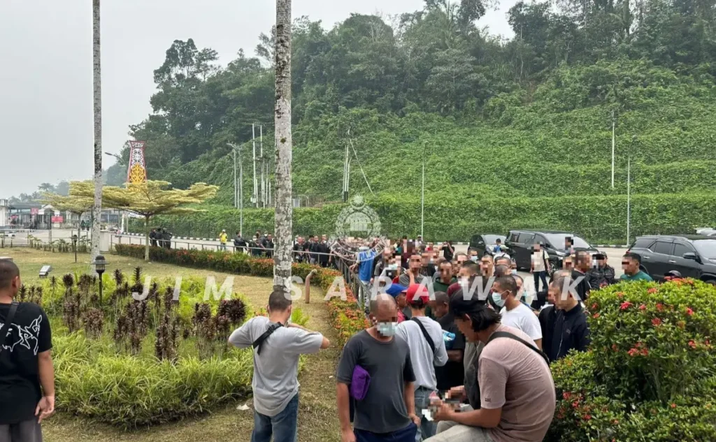 245 WNI dipulangkan dari Depot Imigresen Bekenu Malaysia lewat Entikong. (Foto: JIM Sarawak)