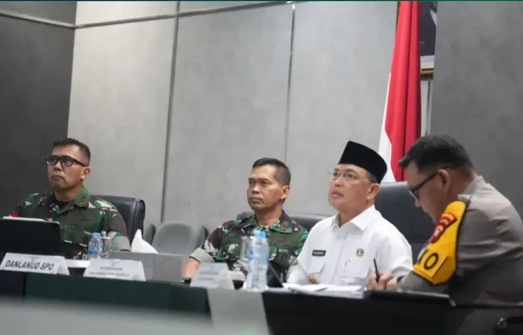 Gubernur Kalbar Ria Norsan mengikuti evaluasi penanganan karhutla Kalbar.
