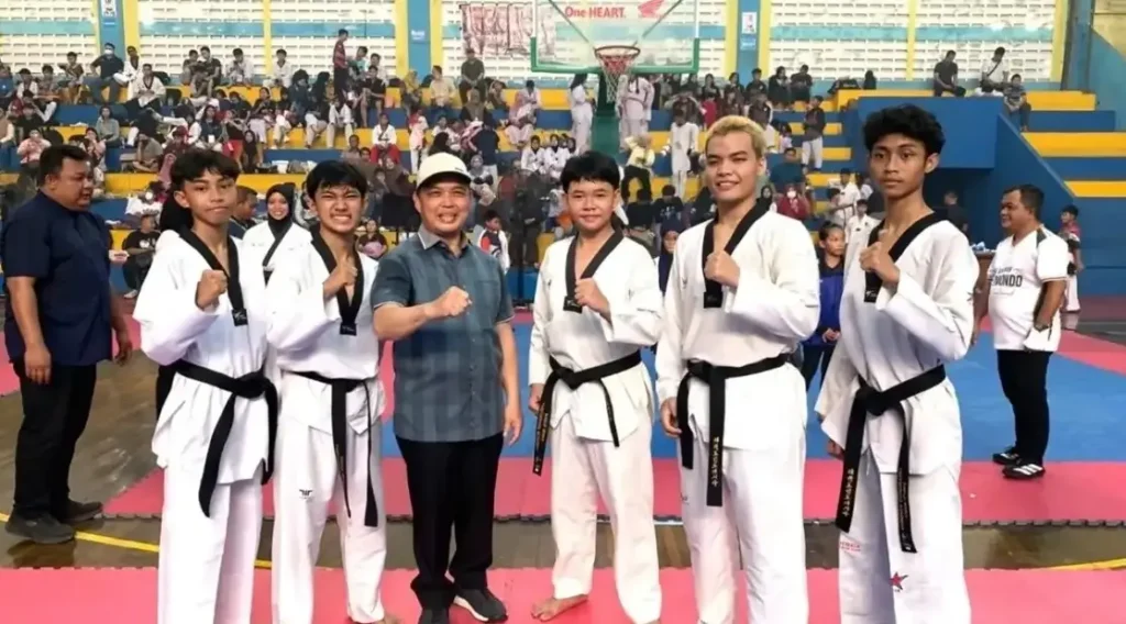 Ria Norsan membuka Piala Gubernur Super Champ Taekwondo Open Championship 3 Tahun 2026 di GOR Perbasi Pontianak.