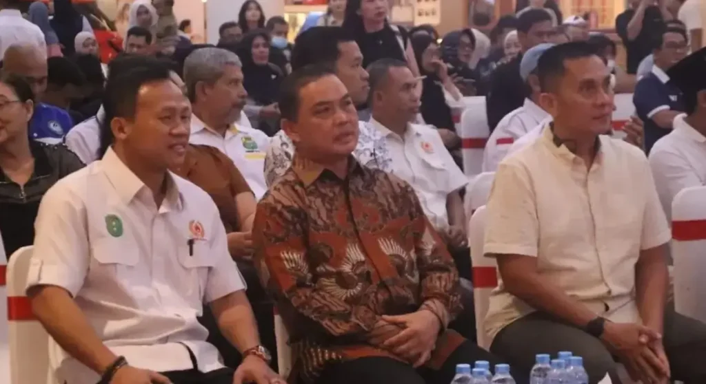 Gubernur Kalbar Ria Norsan dan Ketua KONI Kalbar Daud Yordan meluncurkan logo dan maskot Porprov XIV Kalbar 2026.