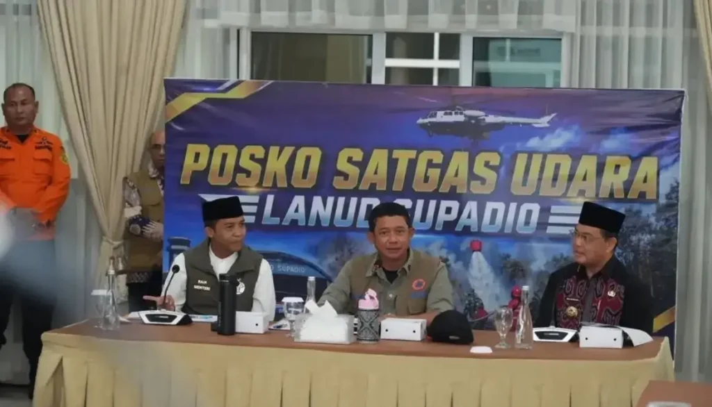 Gubernur Kalbar Ria Norsan mengikuti rakor penanganan karhutla di Lanud Supadio, Kubu Raya.