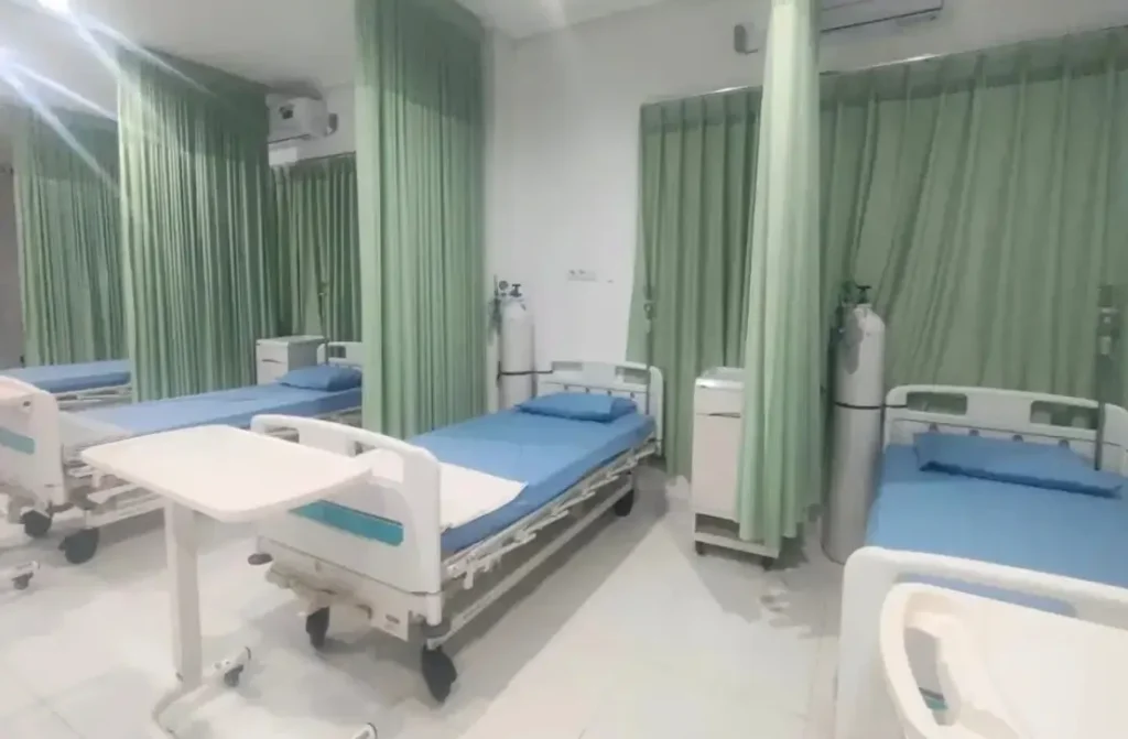 Pemprov Kalbar menyiagakan dua Rumah Oksigen gratis untuk warga terdampak kabut asap di Pontianak.