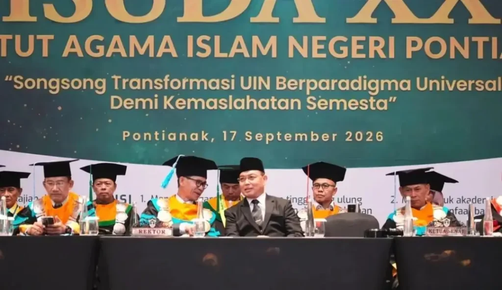 Gubernur Kalbar Ria Norsan saat menghadiri Wisuda Program S1 dan S2 XXIII IAIN Pontianak di Hotel Novotel Pontianak.