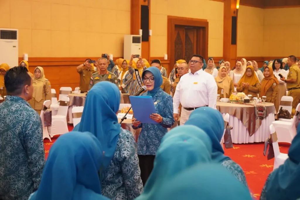 Ketua TP PKK Pontianak Yanieta Arbiastutie menghadiri Hari Kesatuan Gerak (HKG) PKK ke-54 Tingkat Kota Pontianakdi Aula Keriang Bandong, Gedung Bank Indonesia Kalbar, Selasa (1/9/2026).