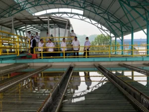 Wali Kota Pontianak Edi Rusdi Kamtono meninjau teknologi pengolahan air RO di Perumda Tirta Khatulistiwa, Rabu (2/9/2026).