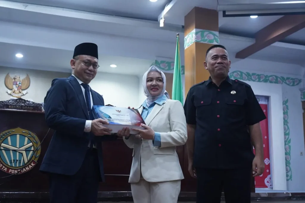 Edi Rusdi Kamtono menyampaikan pidato terkait Perubahan APBD Pontianak 2026 di DPRD Kota Pontianak.
