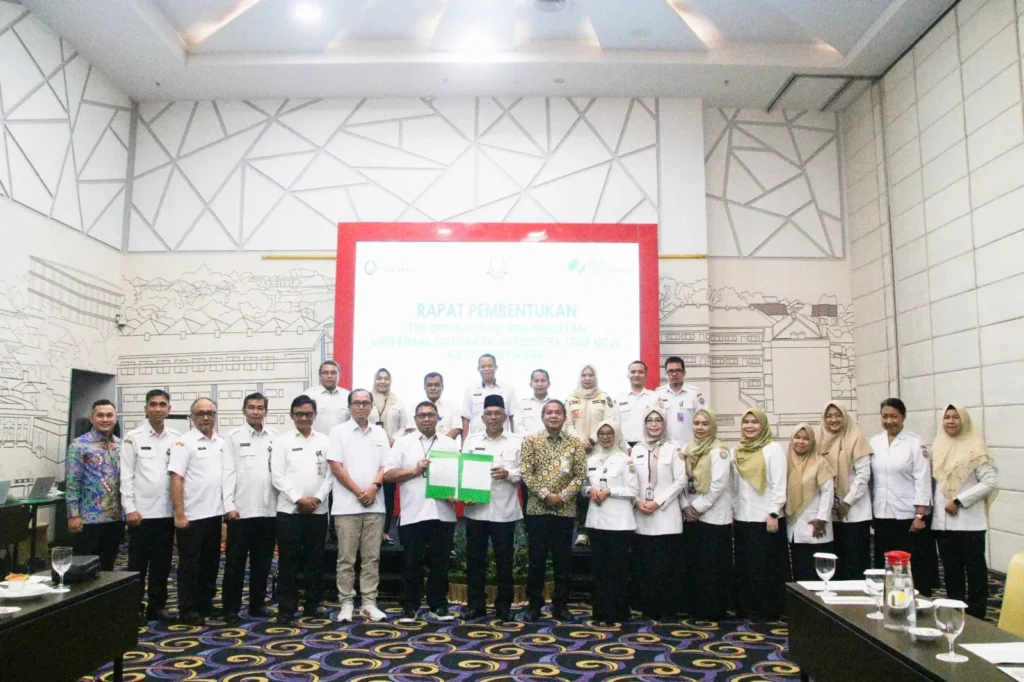 Sekretaris Daerah Kota Pontianak Amirullah usai menandatangani dokumen Rencana Aksi Tim Optimalisasi Peningkatan Universal Coverage Jamsostek (UCJ) Kota Pontianak di Hotel Ibis, Rabu (9/9/2026).
