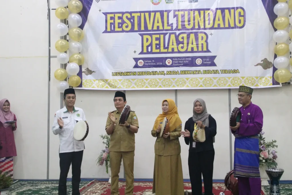 Wakil Wali Kota Pontianak Bahasan saat membuka Festival Tundang Pelajar (FTP) Tahun 2026 di Aula Rumah Dinas Wakil Wali Kota Pontianak, Selasa (15/9/2026).