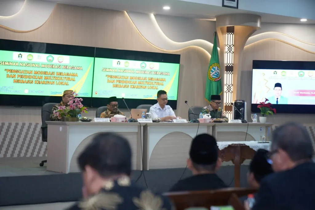 Wali Kota Pontianak Edi Rusdi Kamtono saat membuka Seminar Nasional Moderasi Beragama di Kantor Wali Kota Pontianak, Rabu (16/9/2026).