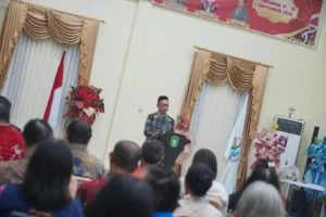 Wali Kota Pontianak Edi Rusdi Kamtono  saat menutup Pesparani Katolik ke III dan peringatan Hari Ulang Tahun ke-7 Lembaga Pembinaan dan Pengembangan Pesparani Katolik atau LP3K, di Aula Rumah Dinas Wakil Gubernur Kalbar, Sabtu (19/9/2026).