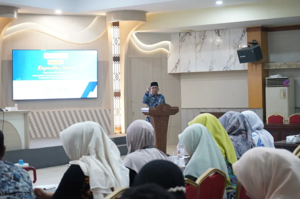 Sekretaris Daerah Kota Pontianak, Amirullah saat membuka Penguatan Kapasitas Hak Asasi Manusia bagi ASN di bidang Kesehatan di Lingkungan Pemerintah Kota Pontianak, Kamis (24/9/2026).